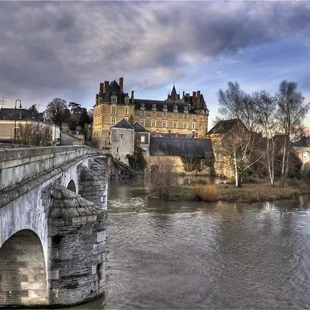 Chateau De Bed & Breakfast Durtal